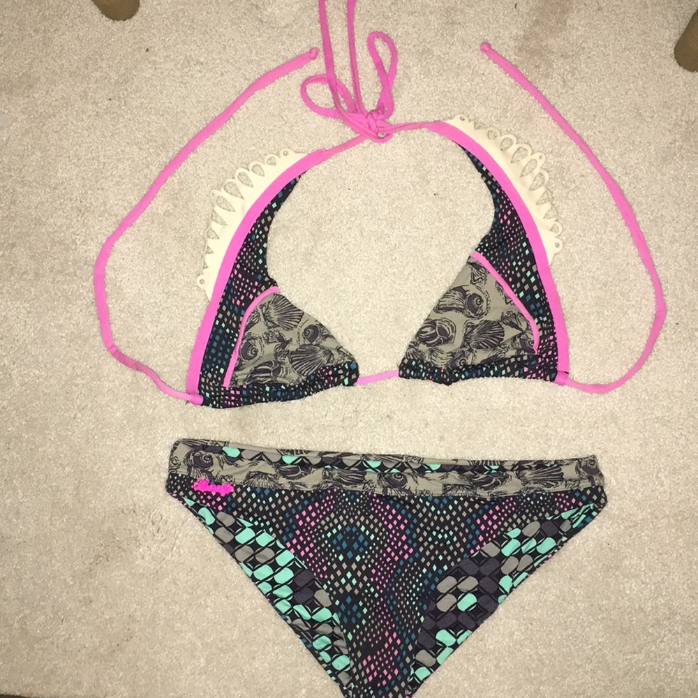 Maaji swimsuit size small top & medium bottoms